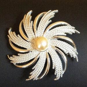 Vintage brooch sunburst pinwheel silver tone faux pearl 60s 70s Sarah Coventry